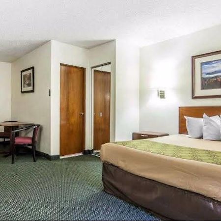 Belle Aire Motel - Downtown Convention Center - גטלינבורג מראה חיצוני תמונה